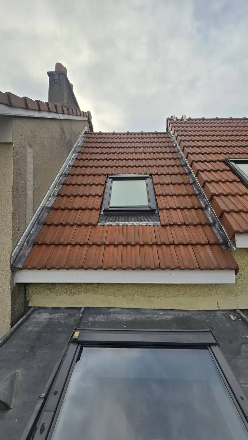 Toiture en tuiles mécaniques avec fenêtres de toit à Châtillon (92)